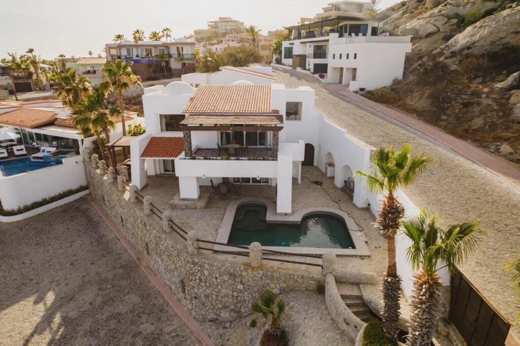 Cabo San Lucas 4 De Marzo Casa Belia Investment Opportunity in the Heart of 4 de MarzoWelcome to Casa Belia, a versatile property located in the heart of the popular Colonia 4 de Marzo neighborhood in Cabo San Lucas. Positioned on a highly visible corner lot, this unique property combines residential comfort with commercial potential, making it an excellent opportunity for homeowners, investors, or entrepreneurs.The property features:* A comfortable main house with a spacious outdoor patio* Separate studio space ideal for guests, rental income, or a private office* Commercial/business area with street exposure* Multiple access points and flexible parking options* Gated perimeter for privacy and security* Large tiled courtyard perfect for entertaining or future improvementsIts strategic cor – 445 Camino del Mar Lote 4 Mza 23, Cabo San Lucas, BS
