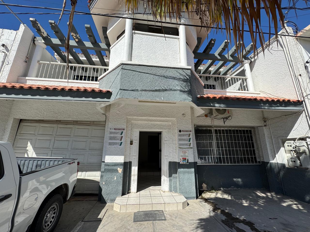 Cabo San Lucas Centro-Csl North This is one of the few properties still located in the heart of Cabo San Lucas.This property boasts an excellent location in Cabo San Lucas, BCS. Just 1 km from the marina, it offers easy access to various shops, a hospital, a school, and excellent connectivity via the main avenues.Property listed at for sale