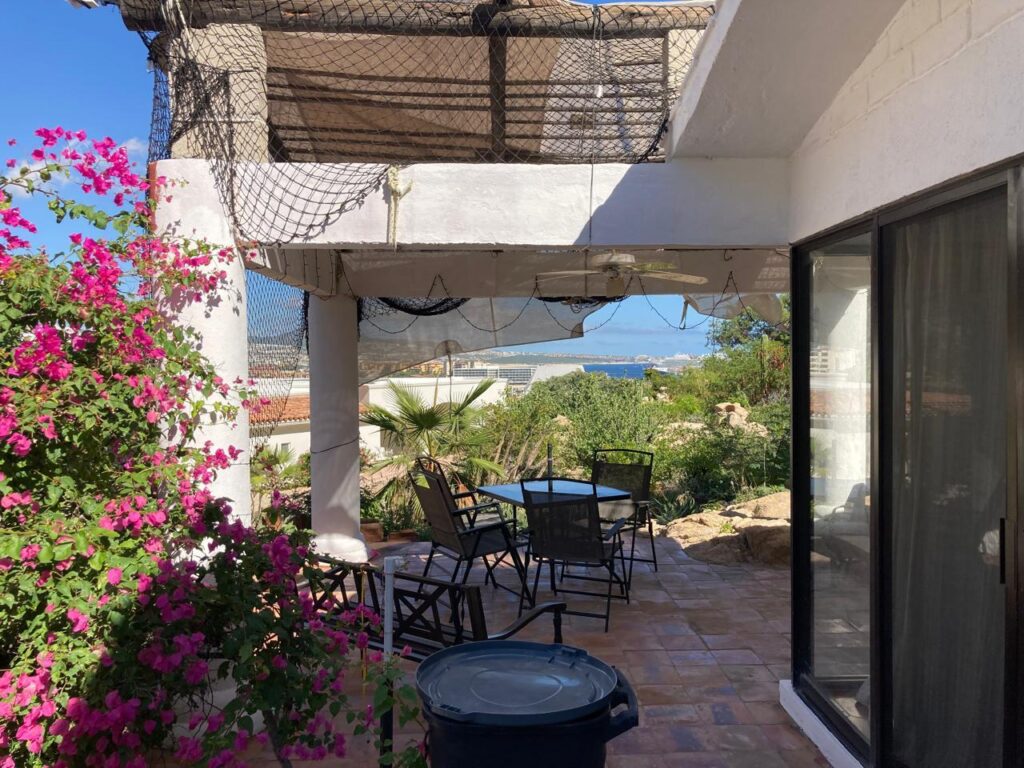 Cabo San Lucas 4 De Marzo Casa Belia Investment Opportunity in the Heart of 4 de MarzoWelcome to Casa Belia, a versatile property located in the heart of the popular Colonia 4 de Marzo neighborhood in Cabo San Lucas. Positioned on a highly visible corner lot, this unique property combines residential comfort with commercial potential, making it an excellent opportunity for homeowners, investors, or entrepreneurs.The property features:* A comfortable main house with a spacious outdoor patio* Separate studio space ideal for guests, rental income, or a private office* Commercial/business area with street exposure* Multiple access points and flexible parking options* Gated perimeter for privacy and security* Large tiled courtyard perfect for entertaining or future improvementsIts strategic cor โ 620 Plaza Santa Rita, Cabo San Lucas, BS