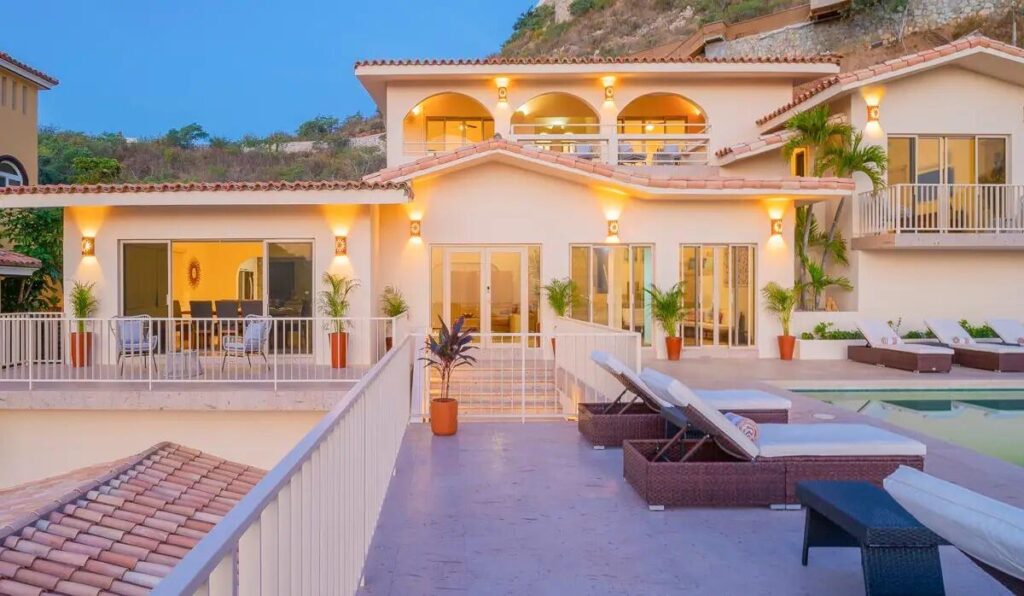 Cabo San Lucas Pedregal Csl Casa LA PIΓATA A luxury villa located in the exclusive Pedregal Cabo San Lucas. Perfect as a private residence or a high-end vacation rental, this villa offers an exceptional combination of comfort, style, privacy, and location.The villa features 8 bedrooms including a service room (as an independent apartment suite), 8.5 bathrooms, and 13 beds.Fully furnished and equipped with top-quality finishes, providing a turnkey experience.Every detail has been thoughtfully crafted to create an exceptional space for family gatherings and entertaining. The expansive terrace includes a great swimming pool, 2 jacuzzi, bar, 2 BBQ station, 2 fire pits, and multiple lounge areas, to enjoy the very best of Cabo living The interiors feature cozy and elegant living spaces, including a inside bar, games room, media room and impeccable design in every corner Fully furnished and equipped, representing an outstanding opportunity. With its exceptional design, amenities, and location, this villa embodies the best of the Baja lifestyle β Cam. Del Mar, Cabo San Lucas, BS