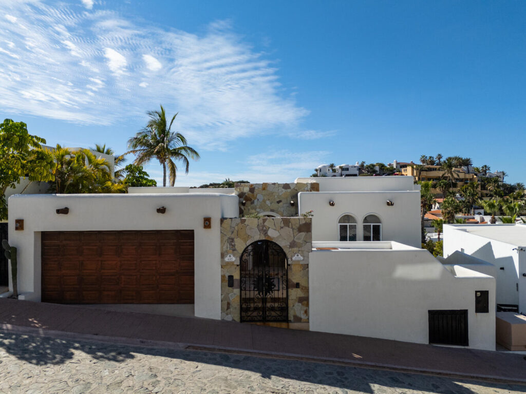 Cabo San Lucas Pedregal Csl Casa LA PIΓATA A luxury villa located in the exclusive Pedregal Cabo San Lucas. Perfect as a private residence or a high-end vacation rental, this villa offers an exceptional combination of comfort, style, privacy, and location.The villa features 8 bedrooms including a service room (as an independent apartment suite), 8.5 bathrooms, and 13 beds.Fully furnished and equipped with top-quality finishes, providing a turnkey experience.Every detail has been thoughtfully crafted to create an exceptional space for family gatherings and entertaining. The expansive terrace includes a great swimming pool, 2 jacuzzi, bar, 2 BBQ station, 2 fire pits, and multiple lounge areas, to enjoy the very best of Cabo living The interiors feature cozy and elegant living spaces, including a inside bar, games room, media room and impeccable design in every corner Fully furnished and equipped, representing an outstanding opportunity. With its exceptional design, amenities, and location, this villa embodies the best of the Baja lifestyle β La Casa Bendecida, Cabo San Lucas, BS