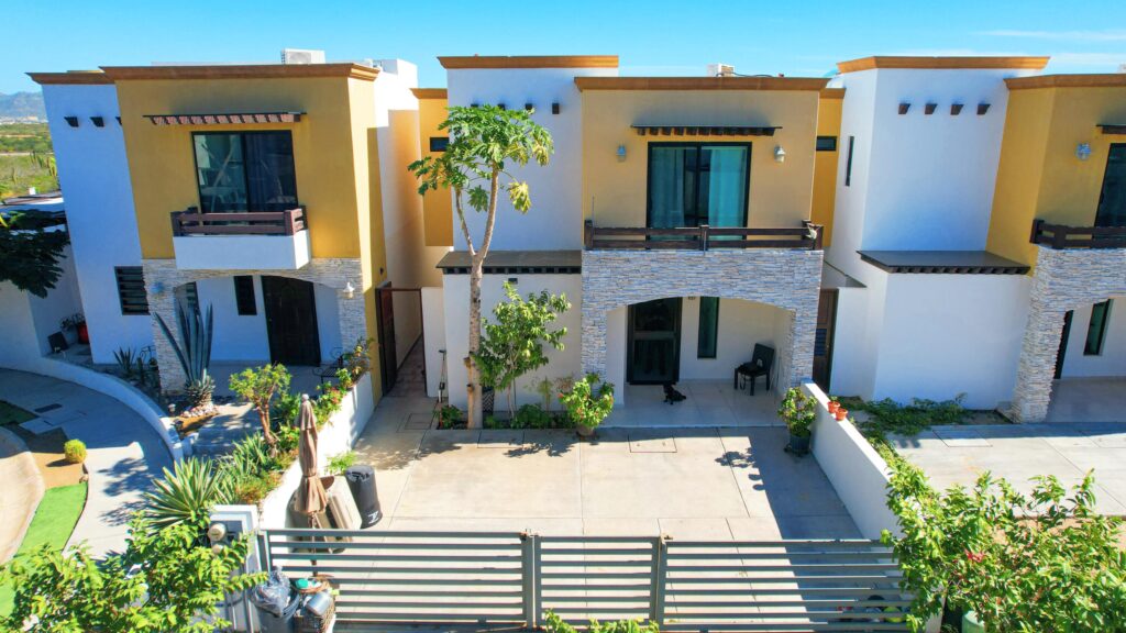 Cabo San Lucas Pedregal Csl Welcome to your cozy piece of paradise in the heart of Pedregal! This lovely 4-bedroom, 3-bathroom home is full of classic Mexican charm. Beautifully maintained, the house has a warm, cheerful energy that makes you feel right at home the moment you walk through the door.Enjoy relaxing afternoons and stunning Marina โ PORTALES CASA DORADA, Cabo San Lucas, Cabo San Lucas, BS