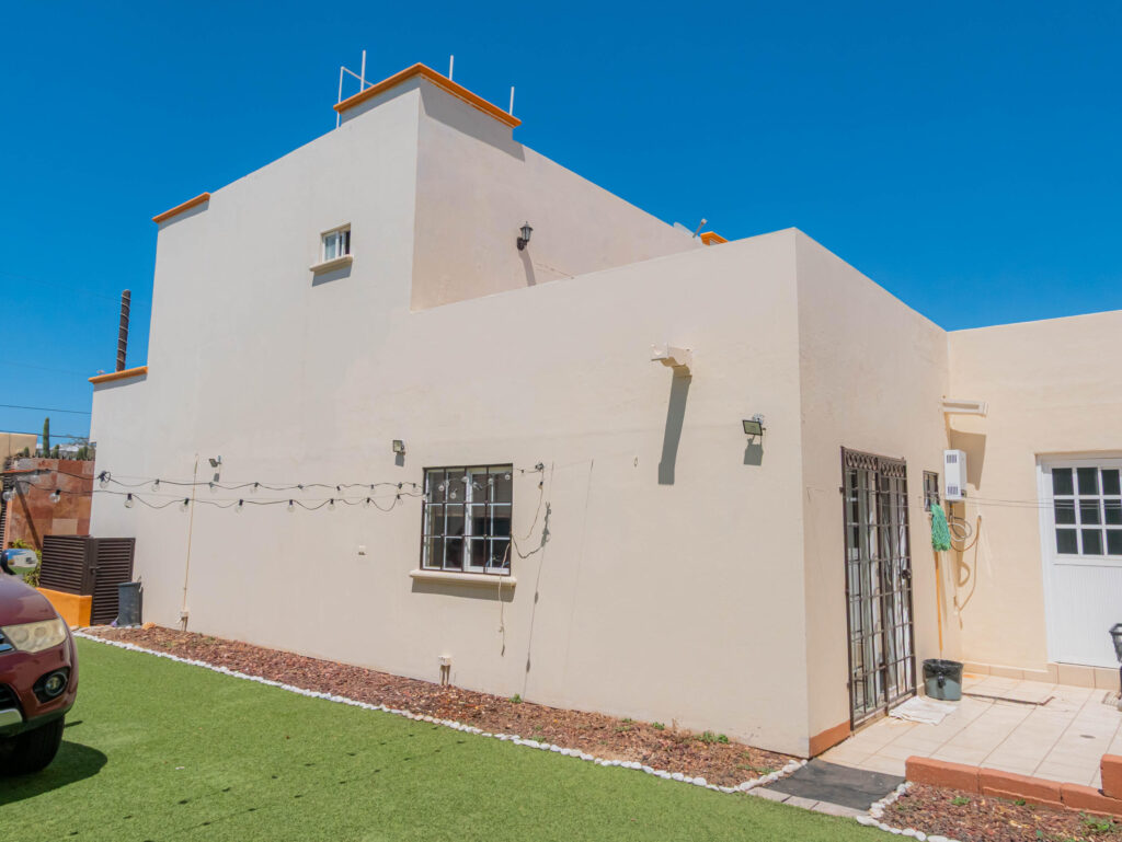 Cabo San Lucas 4 De Marzo Casa Belia Investment Opportunity in the Heart of 4 de MarzoWelcome to Casa Belia, a versatile property located in the heart of the popular Colonia 4 de Marzo neighborhood in Cabo San Lucas. Positioned on a highly visible corner lot, this unique property combines residential comfort with commercial potential, making it an excellent opportunity for homeowners, investors, or entrepreneurs.The property features:* A comfortable main house with a spacious outdoor patio* Separate studio space ideal for guests, rental income, or a private office* Commercial/business area with street exposure* Multiple access points and flexible parking options* Gated perimeter for privacy and security* Large tiled courtyard perfect for entertaining or future improvementsIts strategic cor – san fernando, Cabo San Lucas, BS
