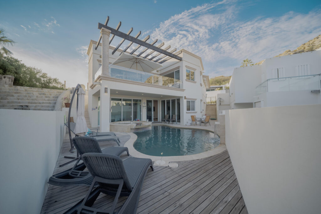 Cabo San Lucas Pedregal Csl Welcome to your cozy piece of paradise in the heart of Pedregal! This lovely 4-bedroom, 3-bathroom home is full of classic Mexican charm. Beautifully maintained, the house has a warm, cheerful energy that makes you feel right at home the moment you walk through the door.Enjoy relaxing afternoons and stunning Marina โ Villa Montana, Cabo San Lucas, Cabo San Lucas, BS