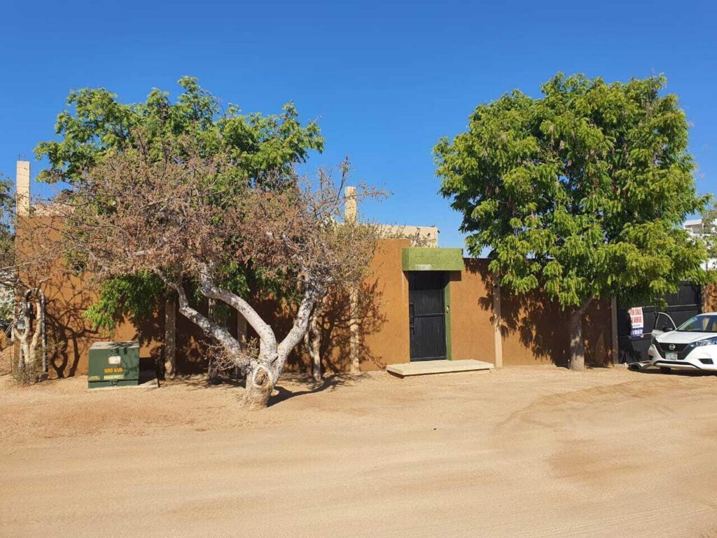 Cabo San Lucas Csl N-E Of19:Genral This completely private property offers privacy and security, ideal for comfortable living. It features 2 bedrooms, 2 bathrooms, a full kitchen, living room, dining room, garden, a 333.meter perimeter wall, a service patio, a laundry area, and a second-level deck/terrace.Conveniently located just minutes from shopping centers and restaurants, with quick access to the highways to La Paz and San José.Esta Propiedad Completamente Privada Ofrece Privacidad Y Seguridad. Ideal Para Una Vida Cómoda. Cuenta Con 2 Recamaras, 2 Baños, Cocina Completa, Sala, Comedor, Jardín, Barda Perimetral De 333 M.L. Patio De Servicio, Área De Lavado, En 2Do. Nivel Cuenta Con Un Deck Terraza.Ubicada A Solo Minutos De Centros Comerciales, Restaurantes, Con Rápido Acceso A La Carretera A La Paz- Los – Lot 26C3, Casa Alvara, Cabo San Lucas, Cabo San Lucas, BS