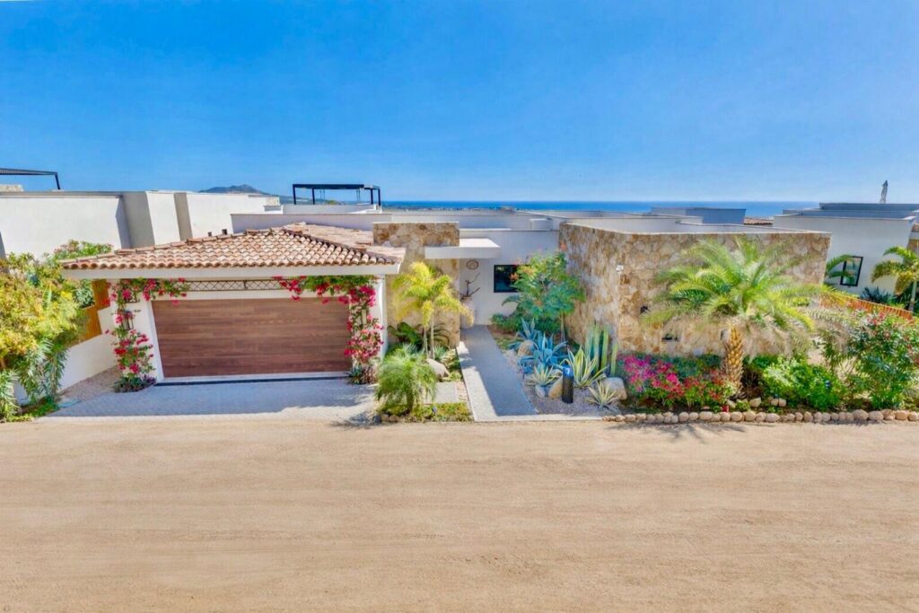 Cabo San Lucas Blue Moon Perched in Pedregal's coveted Valley of the Moon, this contemporary two-story residence captures unblockable ocean – Villa Vista Cortez, Cabo San Lucas, BS