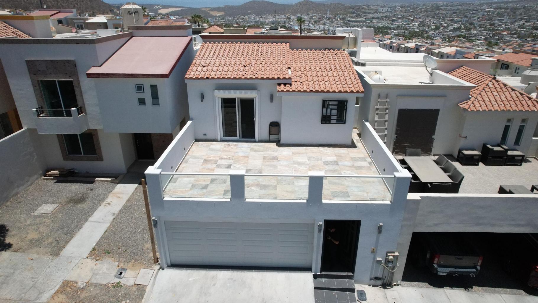 Cabo San Lucas Portales Te invito a conocer esta casa que esta disponible para venta. cuenta con 3 habitaciones, 2.5 baños, garage cerrado, una terraza amplia. cuenta con una espacio adicional que actualmente se usa como area de lavado en la segunda planta tiene una cisterna de 13,600 litros mas 1 tinaco de 2500ltsLA CASA SE VENDE EN PESOS MEXICANOS – 16, Hacienda de Cortes, Cabo San Lucas, Cabo San Lucas, BS