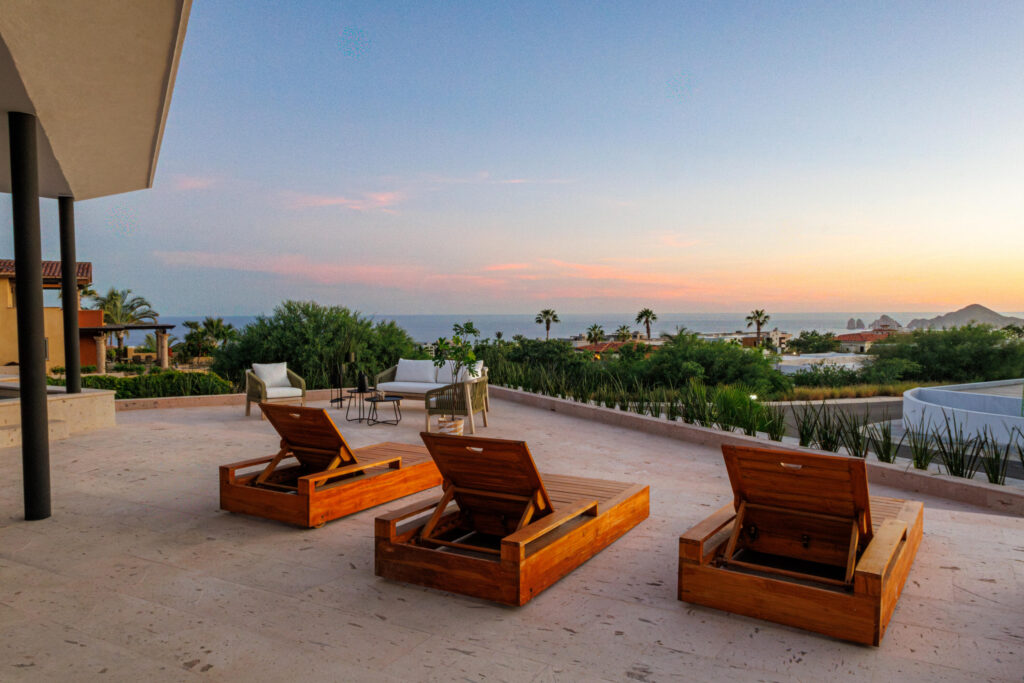 Cabo San Lucas Portales Te invito a conocer esta casa que esta disponible para venta. cuenta con 3 habitaciones, 2.5 baños, garage cerrado, una terraza amplia. cuenta con una espacio adicional que actualmente se usa como area de lavado en la segunda planta tiene una cisterna de 13,600 litros mas 1 tinaco de 2500ltsLA CASA SE VENDE EN PESOS MEXICANOS – Callejon del Pueblo, Cabo San Lucas, BS
