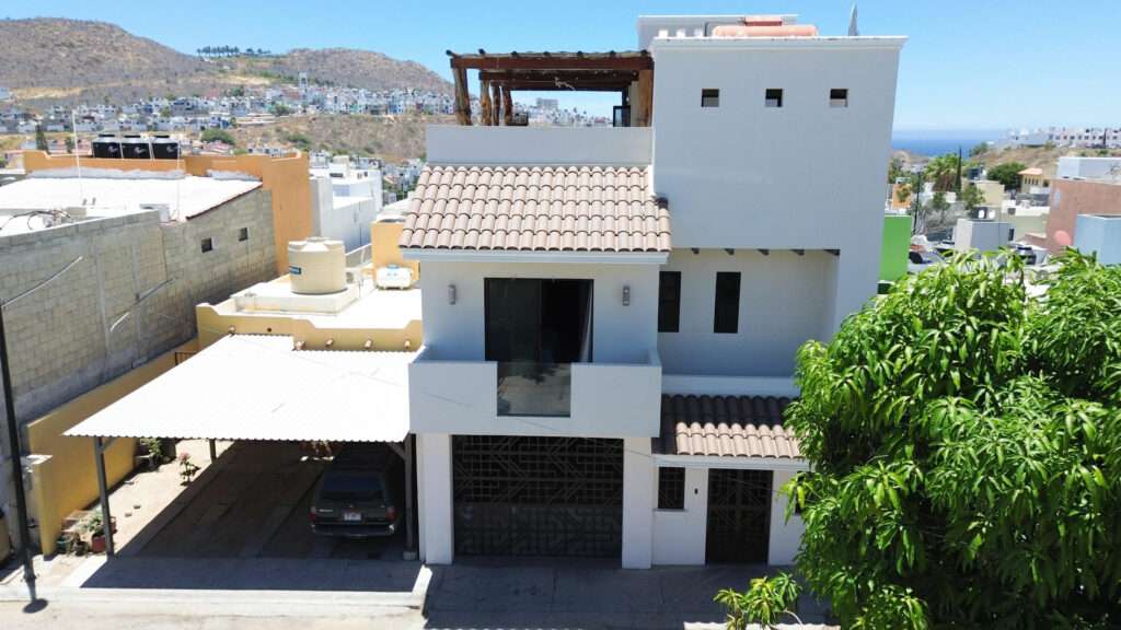 Cabo San Lucas Miramar Discover this stunning home located in the desirable Miramar area, thoughtfully designed to offer spacious living, comfort, and exceptional entertainment spaces.This beautiful two-story residence features 5 spacious bedrooms, 5 full bathrooms, and 1 half bathroom, with a modern layout that maximizes natural light and seamless indoor-outdoor living.The main level includes a fully equipped modern kitchen, open-concept living and dining areas, a convenient laundry room, and a two-car garage. Large windows and well-designed spaces create a bright and welcoming atmosphere throughout the home. The highlight of the property is its impressive rooftop entertainment area, perfect for hosting family and friends. It features a built-in BBQ grill, sink, two additional half bathrooms, a cozy fire pit, and a beautiful swimming pool, creating the ideal setting to enjoy outdoor living and breathtaking sunsets.Located in a peaceful and growing neighborhood, Miramar offers convenient access to schools, shopping centers, restaurants, beaches, and the main roads connecting all of Los Cabos. – Mar de los Sargazos, Cabo San Lucas, BS