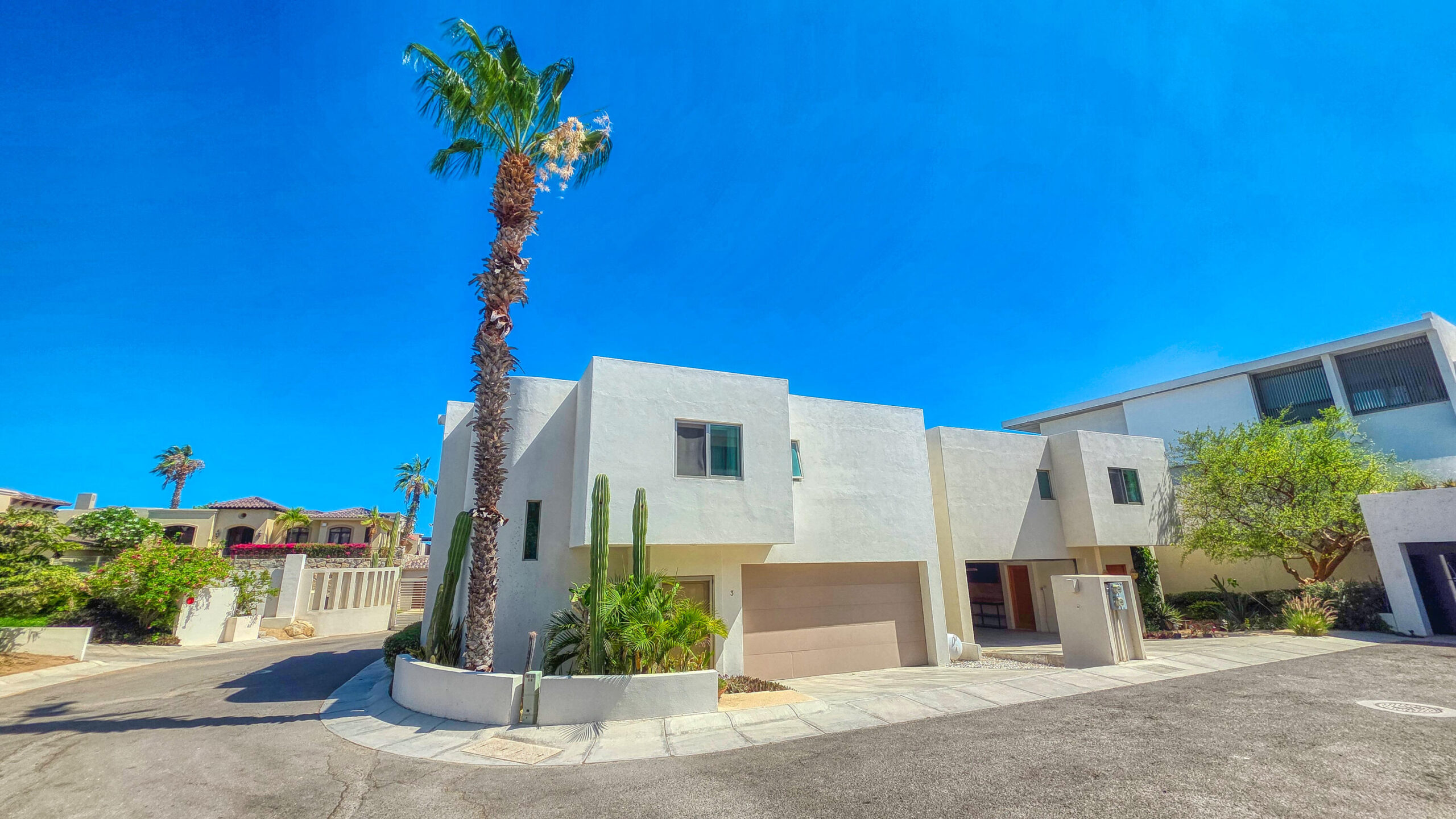 Cabo San Lucas El Progreso Some decisions are made with the heart: choosing where your family will grow is one of them.At Villa Cabo Sur, you'll find two-story homes designed for real life: three bedrooms, a family room, and parking for two cars, giving you more space and the privacy of a peaceful setting.Downstairs, an open social area welcomes family and friends. A patio and terrace invite you to slow down at sunset. Upstairs, private bedrooms offer true rest.Villa Cabo Sur isn't just a house: it's the certainty that your kids will grow up with room to play, in a home they'll always want to come back to. Hay decisiones que se toman con el corazón: elegir dónde crecerá tu familia es una de ellas.En Villa Cabo Sur encuentras casas de dos niveles pensadas para la vida real: tres recámaras, family room y estacionamiento para dos autos, con más espacio y la privacidad de un entorno tranquilo.En planta baja, un área social abierta para recibir a los tuyos. Un patio y terraza para disfrutar el atardecer. Arriba, recámaras privadas para descansar de verdad.Villa Cabo Sur no es solo una casa: es la certeza de que tus hijos crecerán con espacio para jugar y un hogar al que siempre querrán volver. – Quintas Luna, Cabo San Lucas, BS