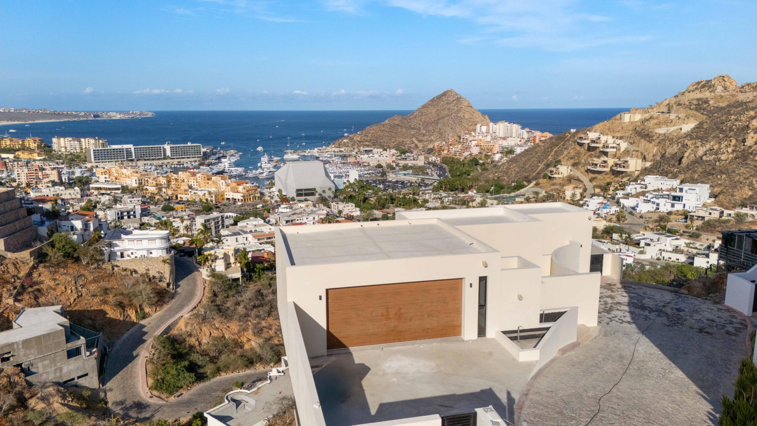 Cabo San Lucas El Progreso Villa Cabo Sur | Cabo San Lucas. Two bedrooms, studio alcove, and smart single-level layouts designed for real life. Perfect for first-time buyers, rental investors, or anyone ready for a low-maintenance lifestyle in Los Cabos. Elevator, covered parking, and full access to all Villa Cabo Sur amenities included -- no compromises. One decision. The complete package: comfort, services, and long-term appreciation in one of Cabo's most sought-after communities. Villa Cabo Sur | Cabo San LucasDos recámaras, estudio alcoba y espacios bien resueltos en un solo nivel. Ideal para primer hogar, propiedad de renta o vivir cómodo sin dedicar fines de semana enteros al mantenimiento.Elevador, estacionamiento y acceso a todas las amenidades de la Villa incluidos, sin concesiones.Una decisión. El paquete completo: comodidad, servicios y plusvalía en una de las comunidades más cotizadas de Los Cabos. – Quintas Luna, Cabo San Lucas, BS